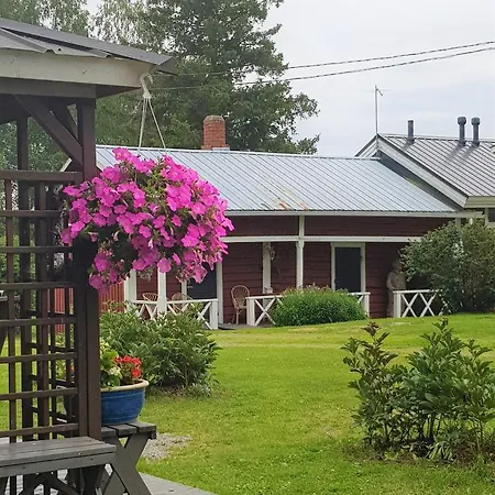 Pensión Kaerppaelaen Rustholli 3*