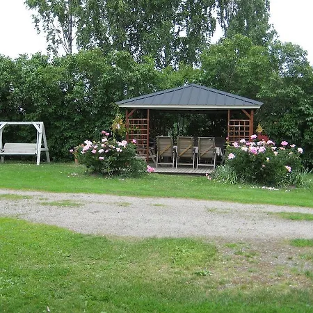 Kaerppaelaen Rustholli 3*